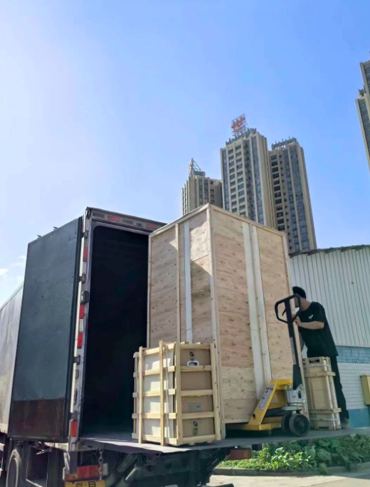 珠海市联申达科技有限公司发货FA隔离器自动贴片设备!(图2) 珠海市联申达科技有限公司发货FA隔离器自动贴片设备!(图2)