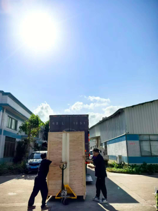 珠海市联申达科技有限公司发货FA隔离器自动贴片设备!(图1) 珠海市联申达科技有限公司发货FA隔离器自动贴片设备!(图1)